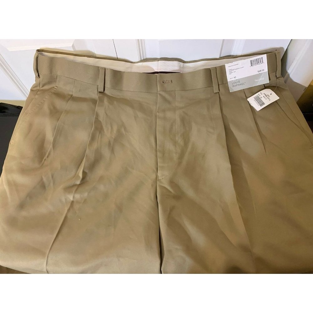 NEW Louis Raphael Tailored Shorts Men’s Sz 42 Classic‎ Pleated beige khaki